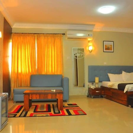 Royal Kaft Hotel Ikorodu Bagian luar foto