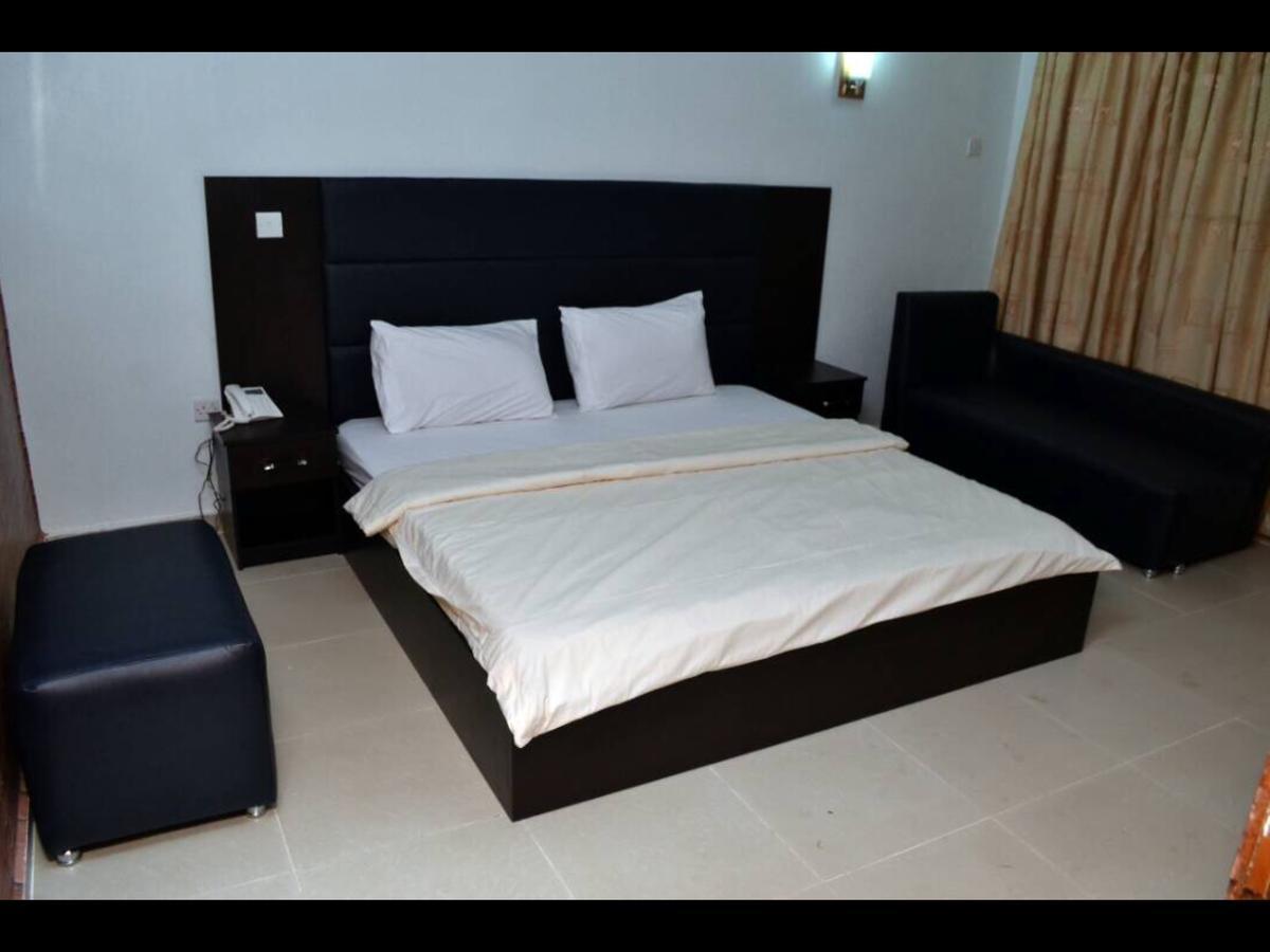 Royal Kaft Hotel Ikorodu Bagian luar foto