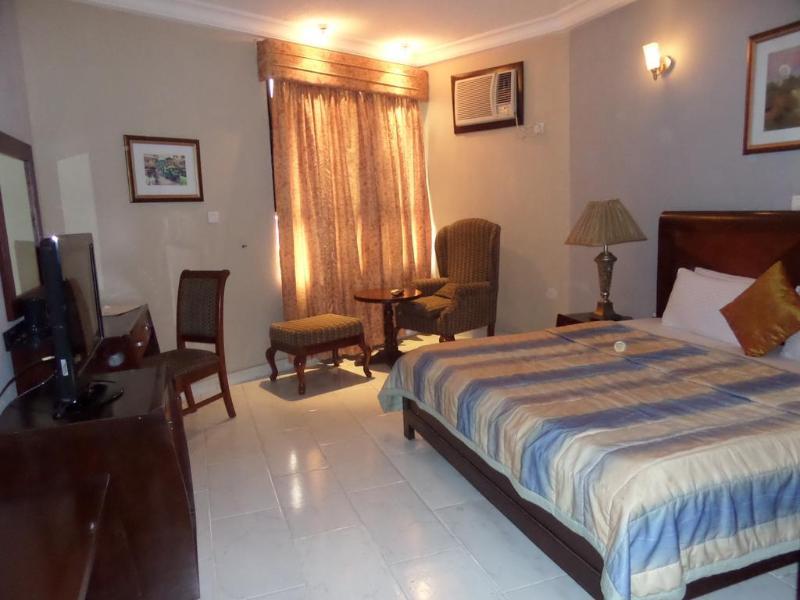 Royal Kaft Hotel Ikorodu Bagian luar foto